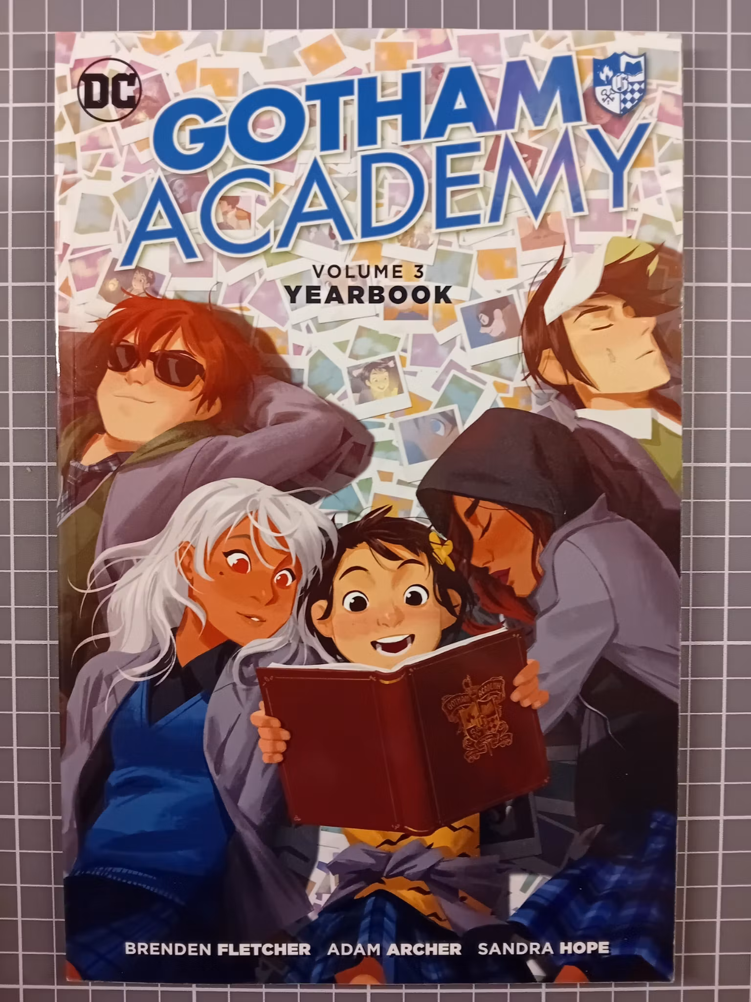 Gotham academy vol 3 Yearbook