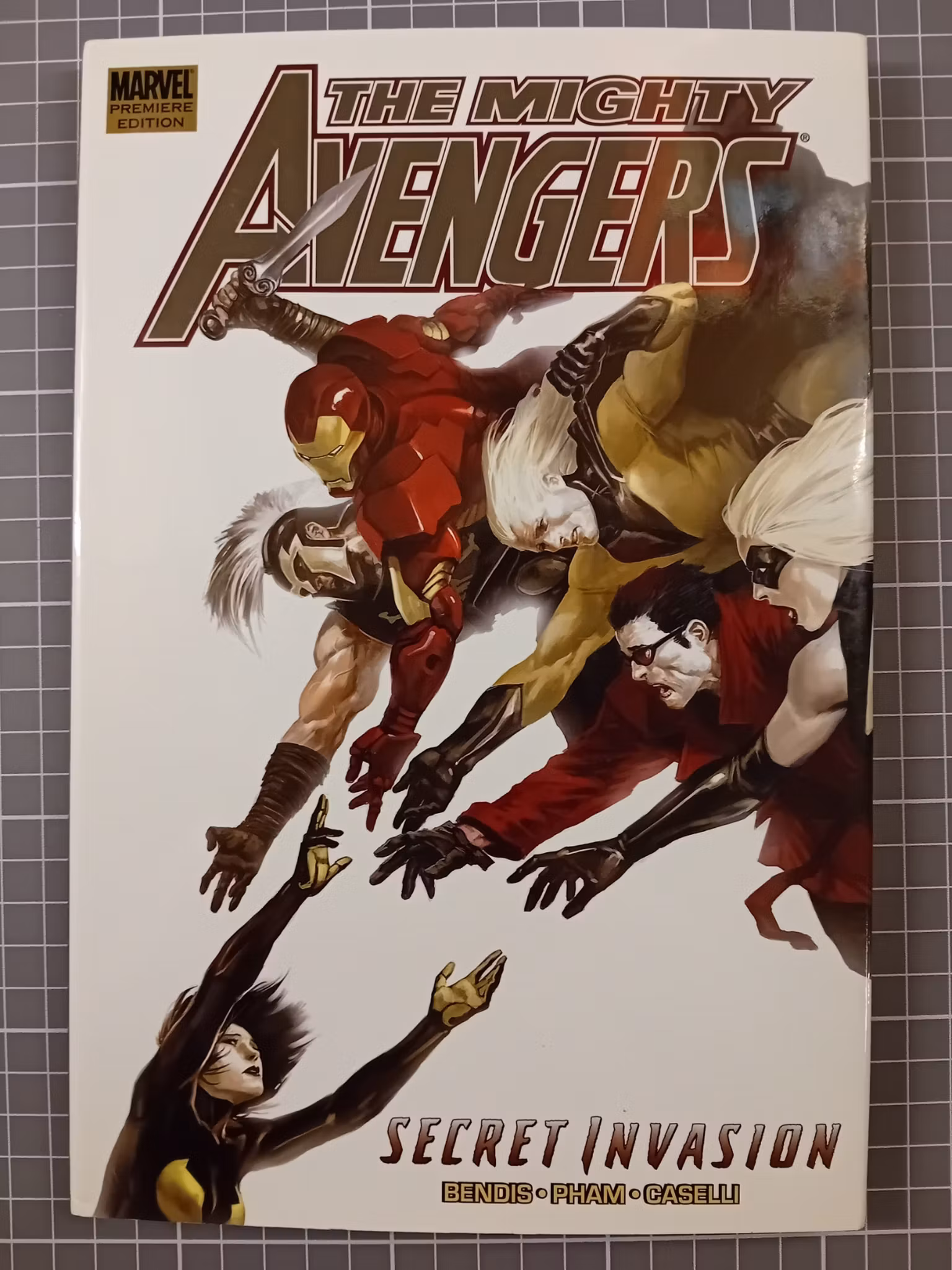 Mighty Avengers Vol 4 Secret invasion book 2 (Hardcover)