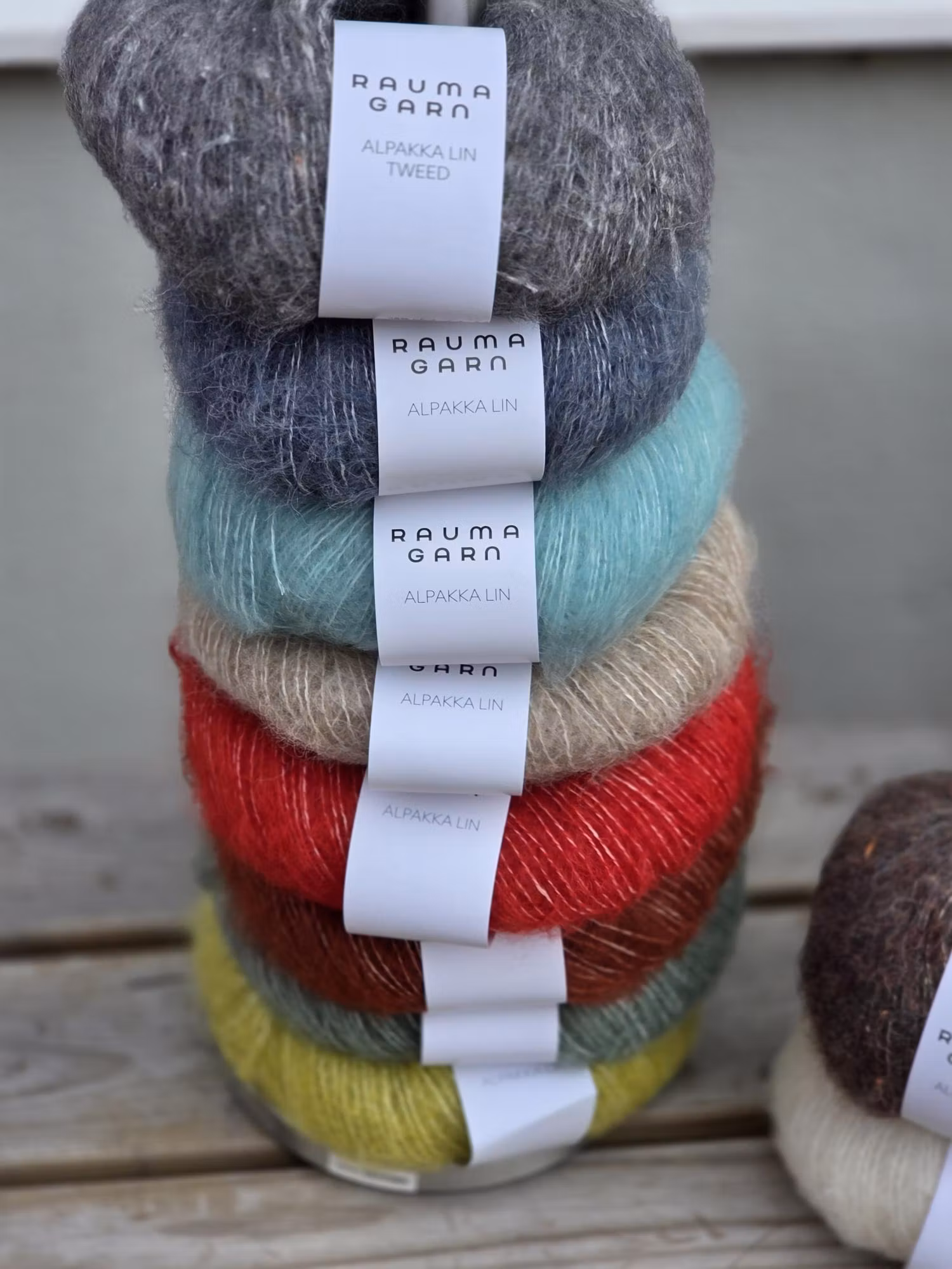 Våren smyger sig försiktigt fram, härliga tider, strålande tider!!!