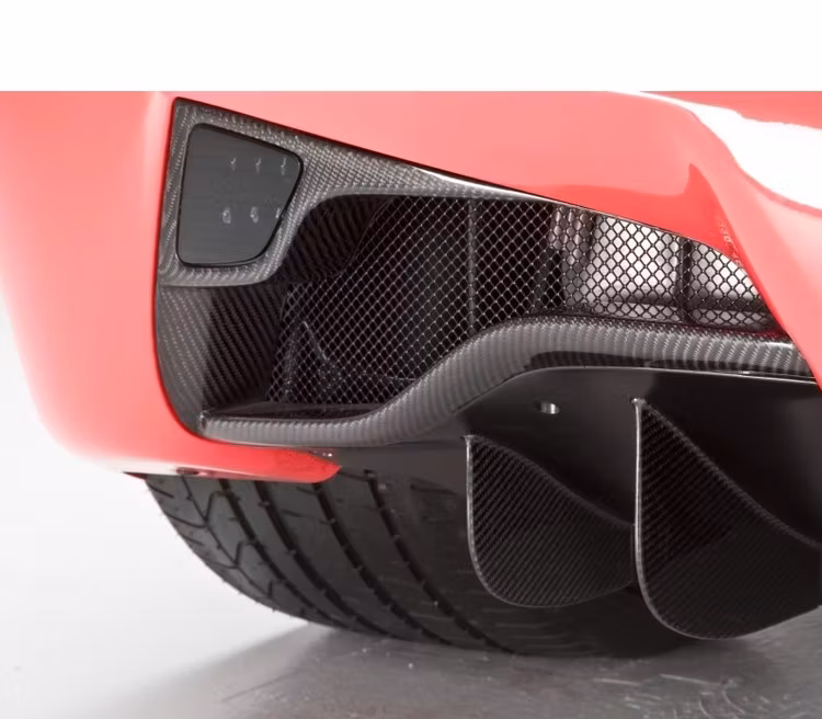 Ferrari 458 Italia - DMC Carbon fiber bakre diffuser "Elegante"