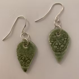 Örhängen i porslin