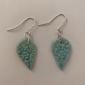 Örhängen i porslin