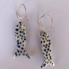 Örhängen i porslinlera