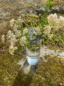 Blomhållare ljusgrå