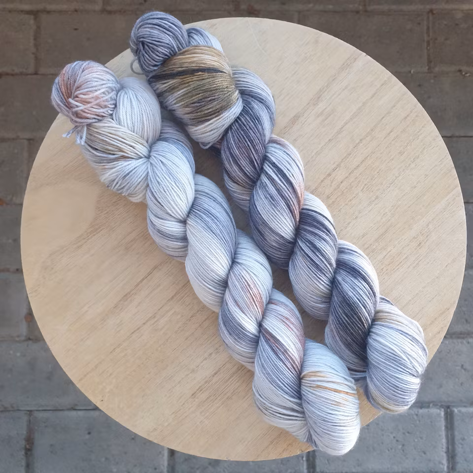 Mørk lav -tynt sokkegarn