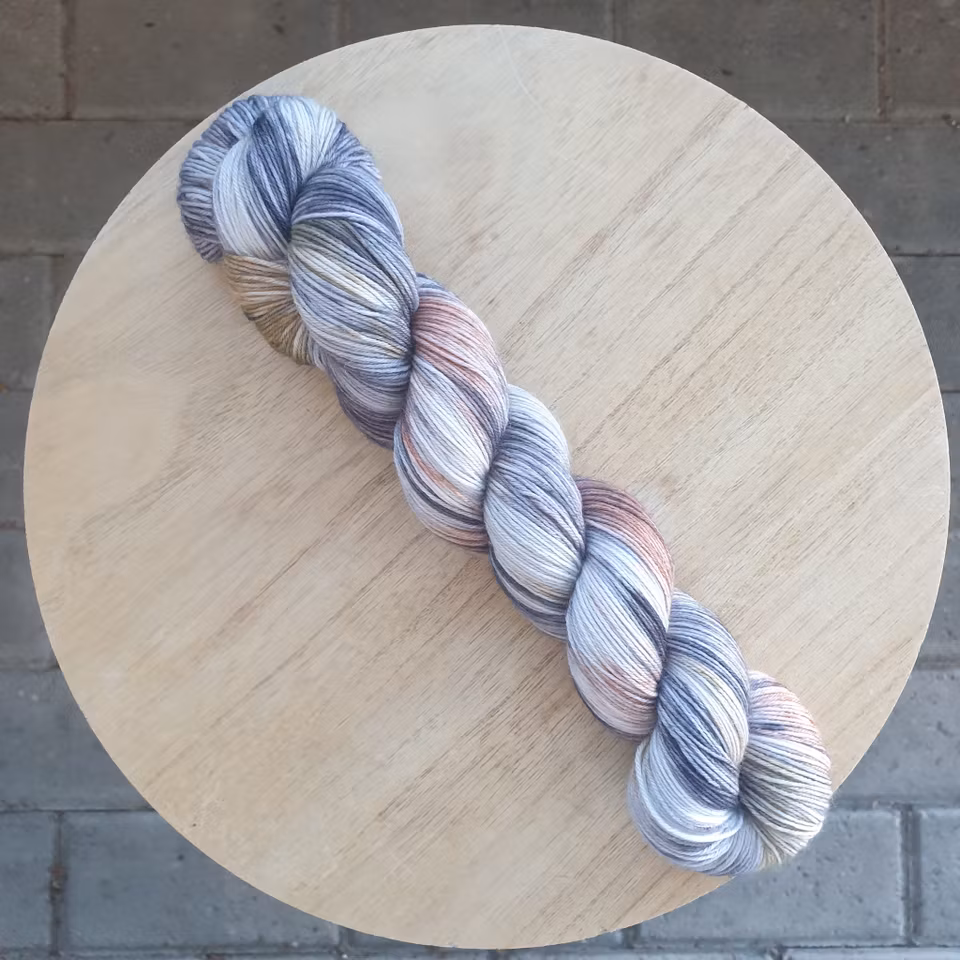 Mørk lav -tynt sokkegarn