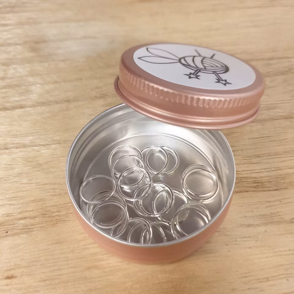 Garnfeene eske med markører