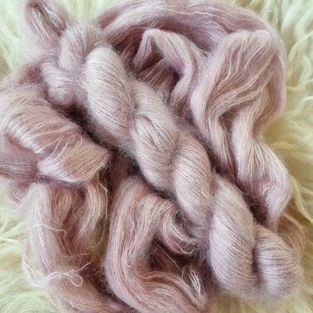 Støvet rosa -silkemohair