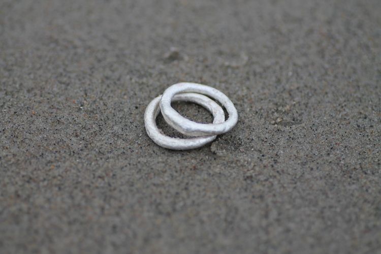 SANDWAVE - Gjuten ring av återvunnet silver