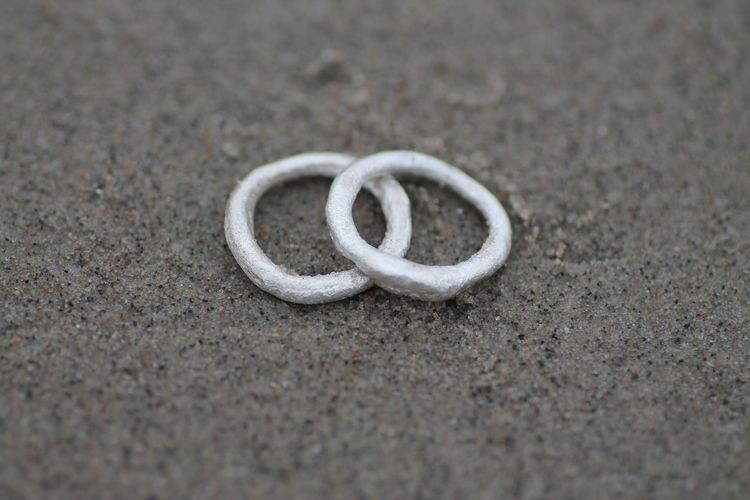 SANDWAVE - Gjuten ring av återvunnet silver