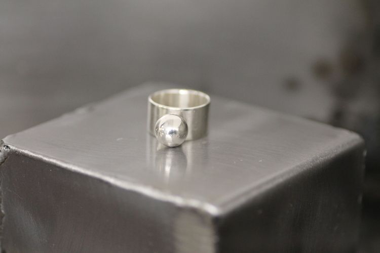 FUN - Bred silverring med silverkula