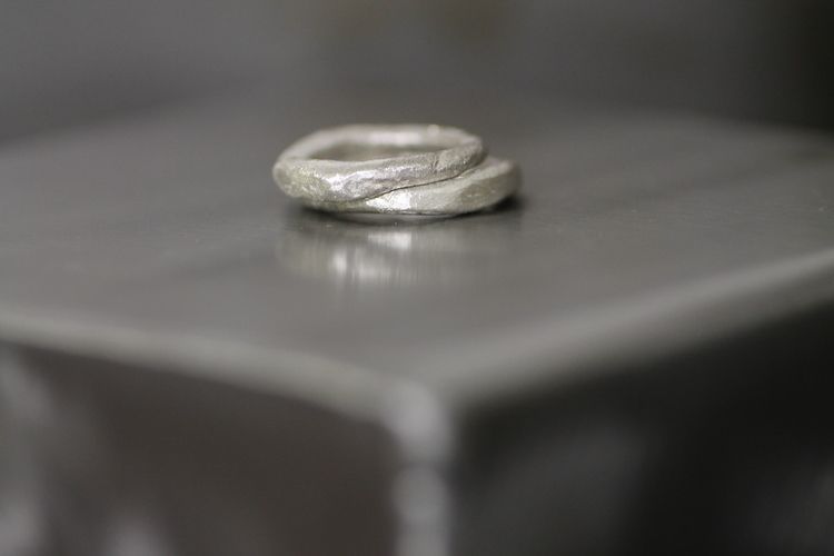 SANDWAVE - Gjuten ring av återvunnet silver