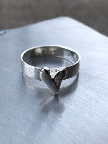 SWEET HEART - Silverring med gjutet hjärta