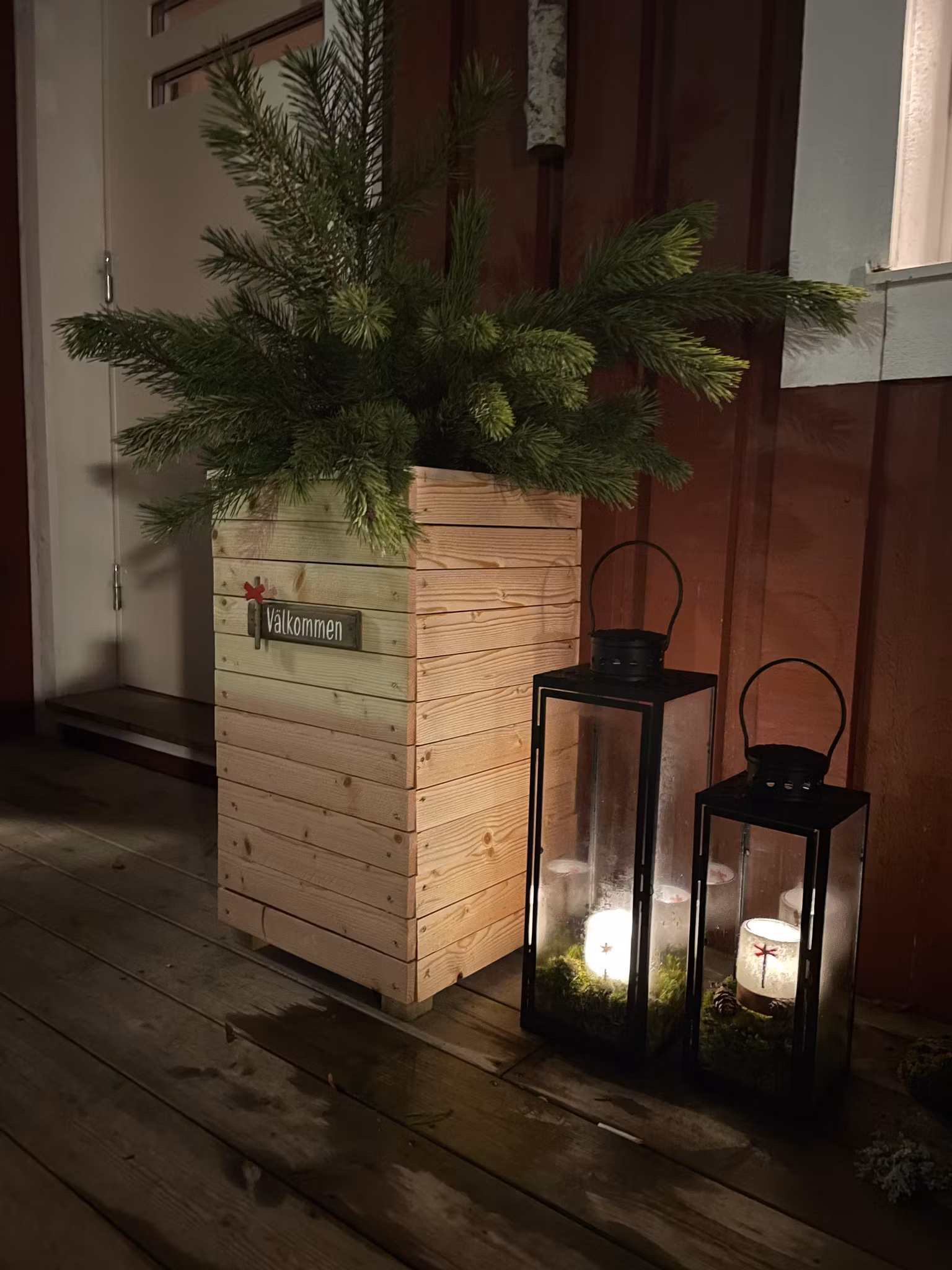 Välkommenskylt i trä ledkryss