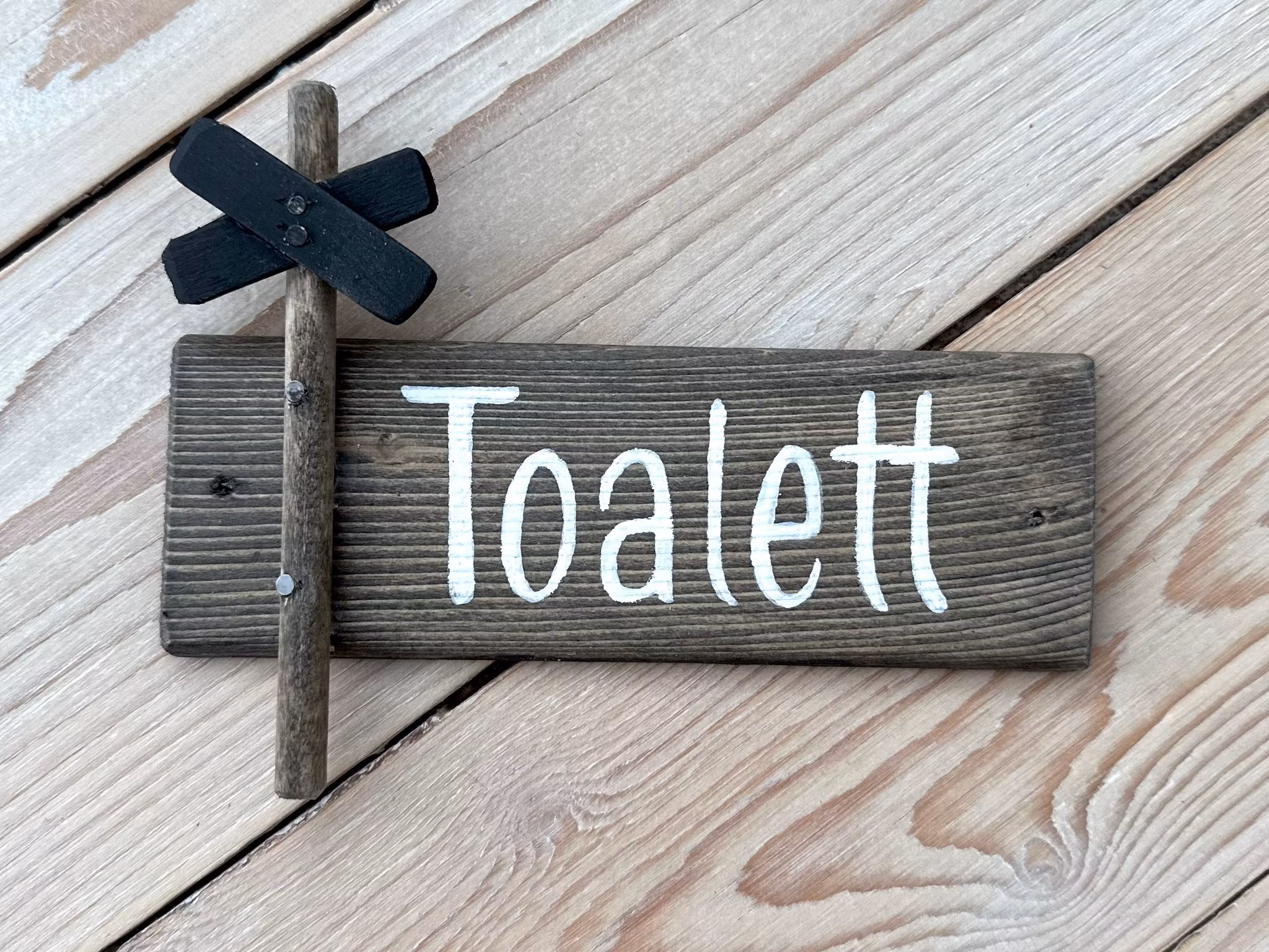 Träskylt Toalett - Ledkryss
