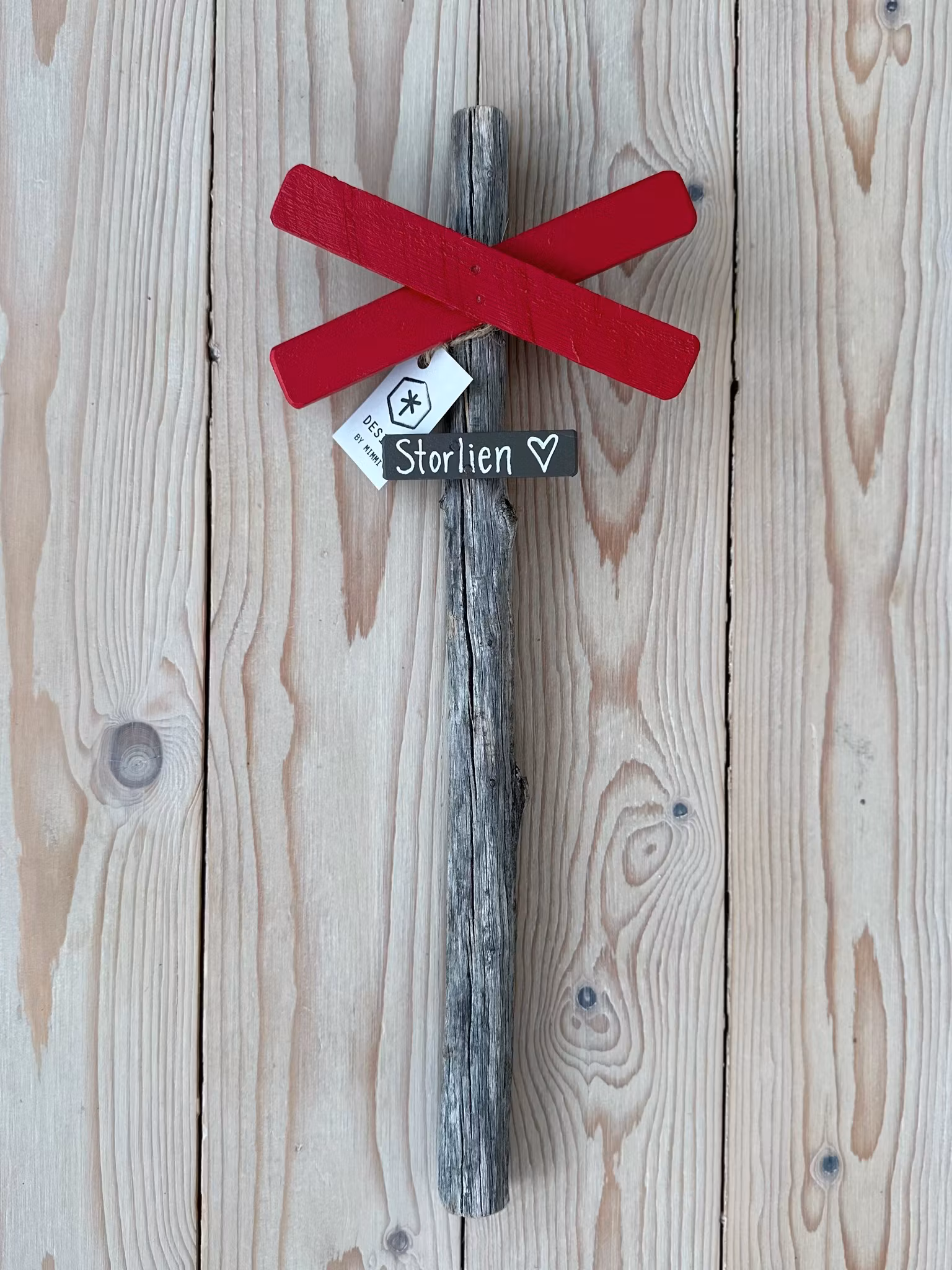 Väggskylt Ledkryss " Liten ” - Egen text - 3 färger