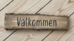 Välkommenskylt av gran