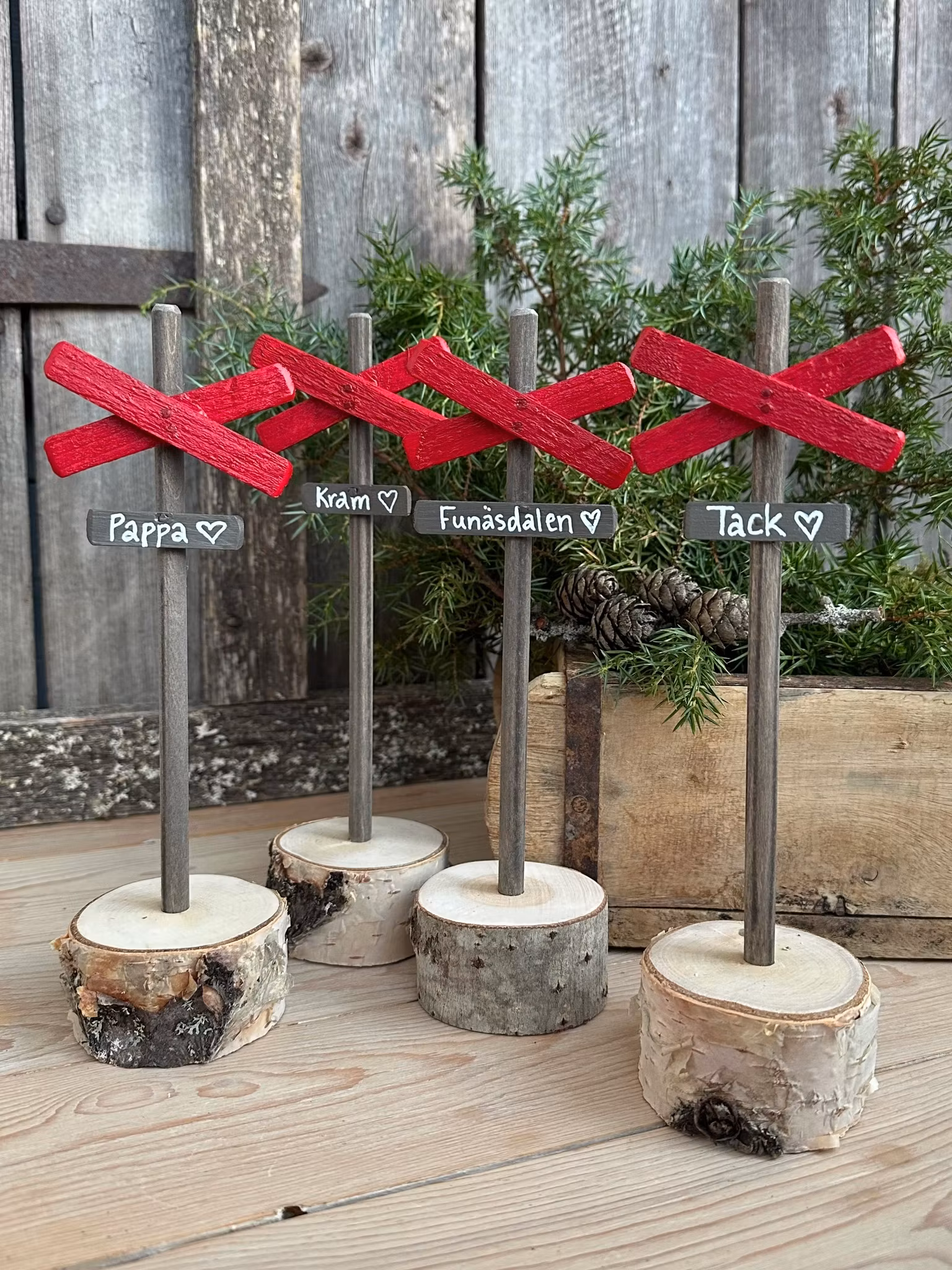 Litet Ledkryss på träfot -egen text-