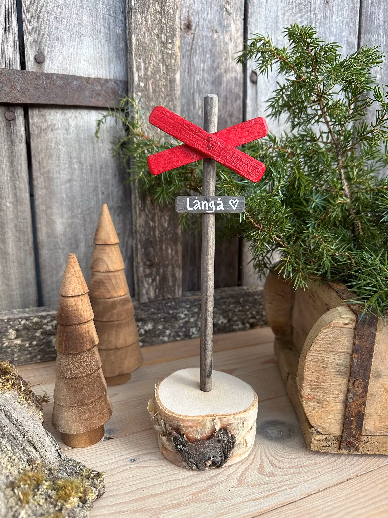 Litet Ledkryss på träfot -egen text-