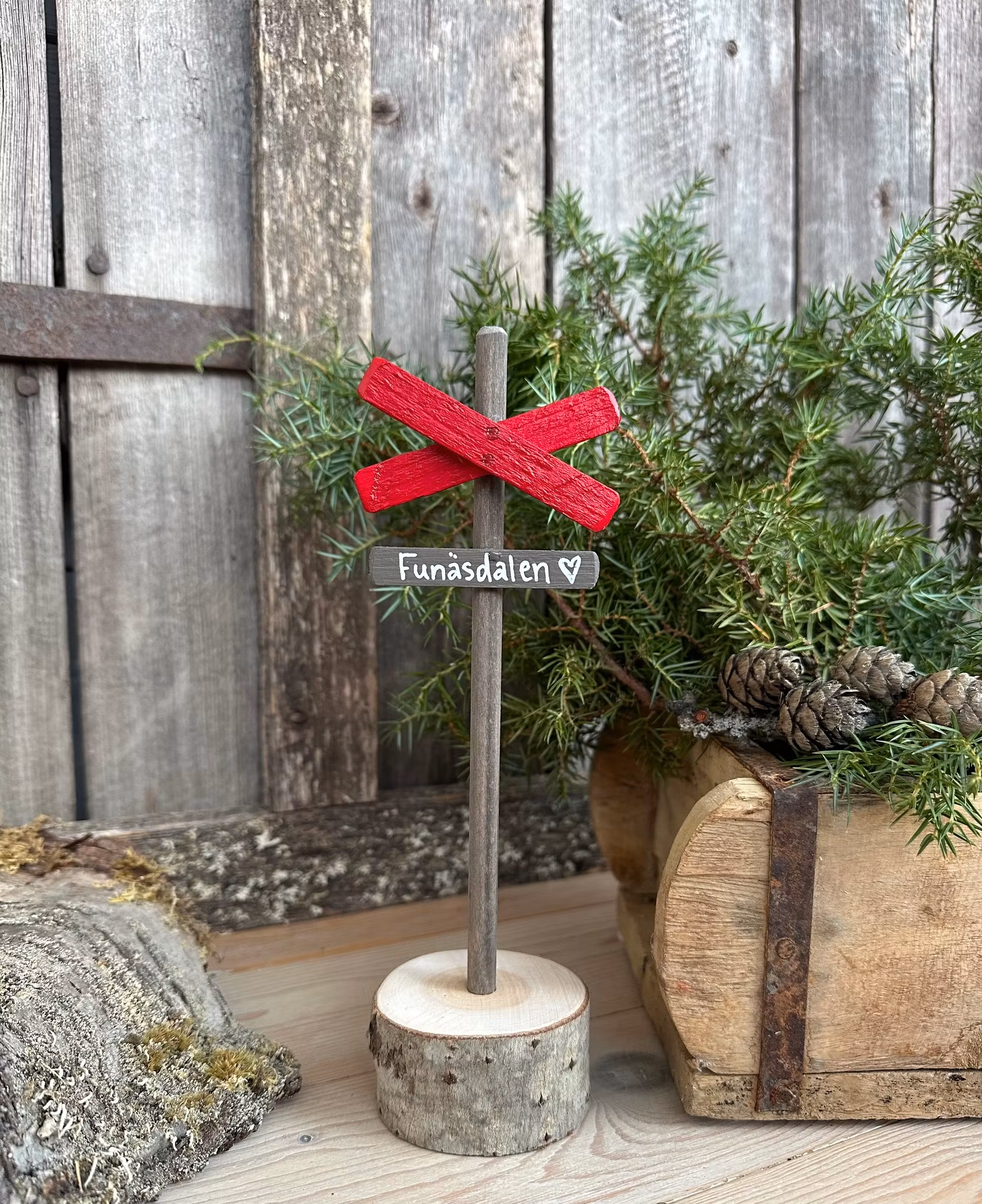 Litet Ledkryss på träfot -egen text-