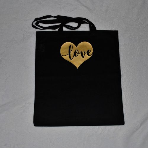 Tygkasse med "love i hjärta"