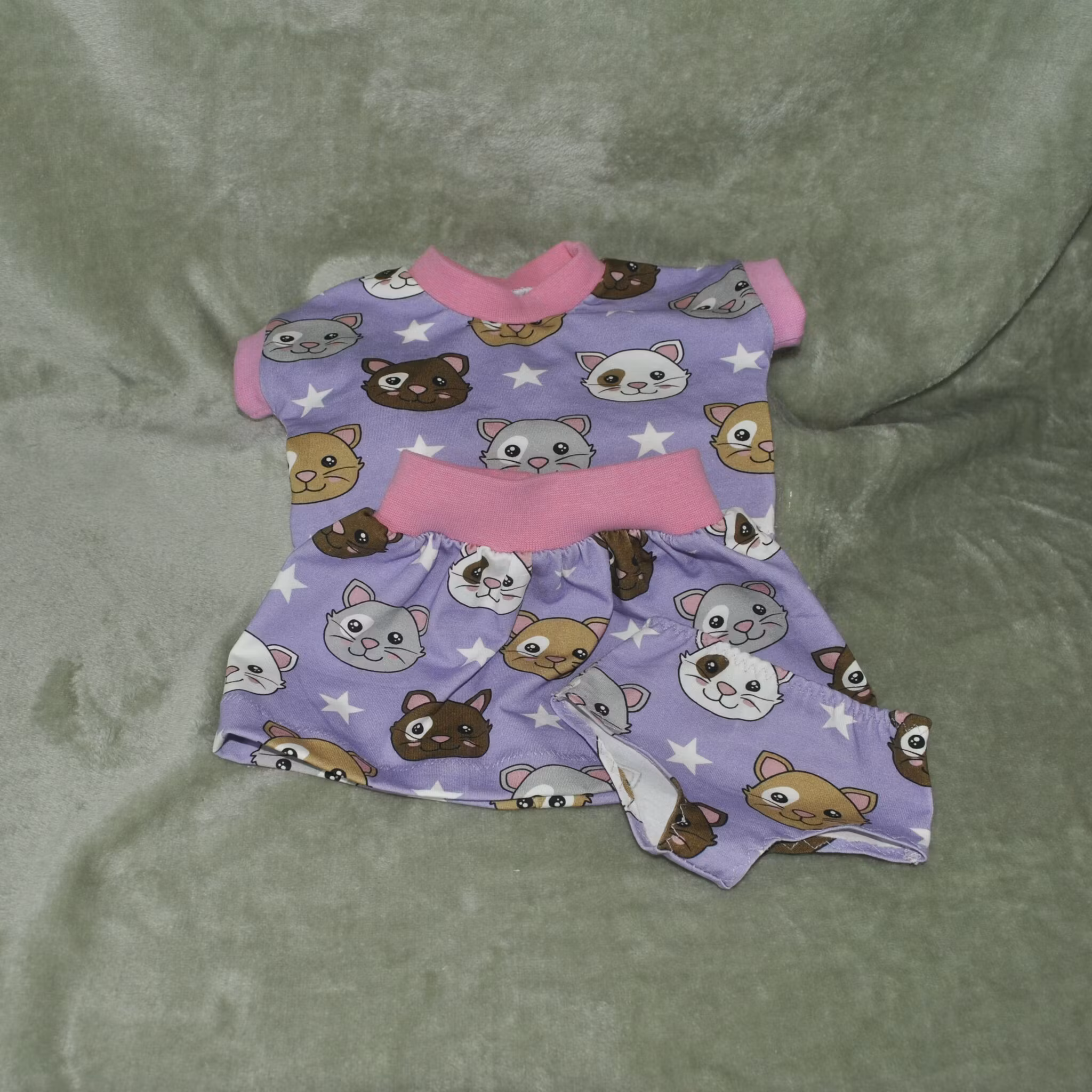 Dock - Dress syrenlila med små musar stl 44-45 cm