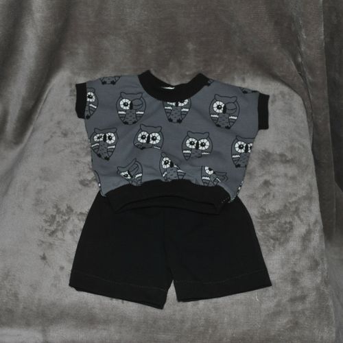 Dock - T-shirt med ugglor o svarta shorts stl 44-45 cm