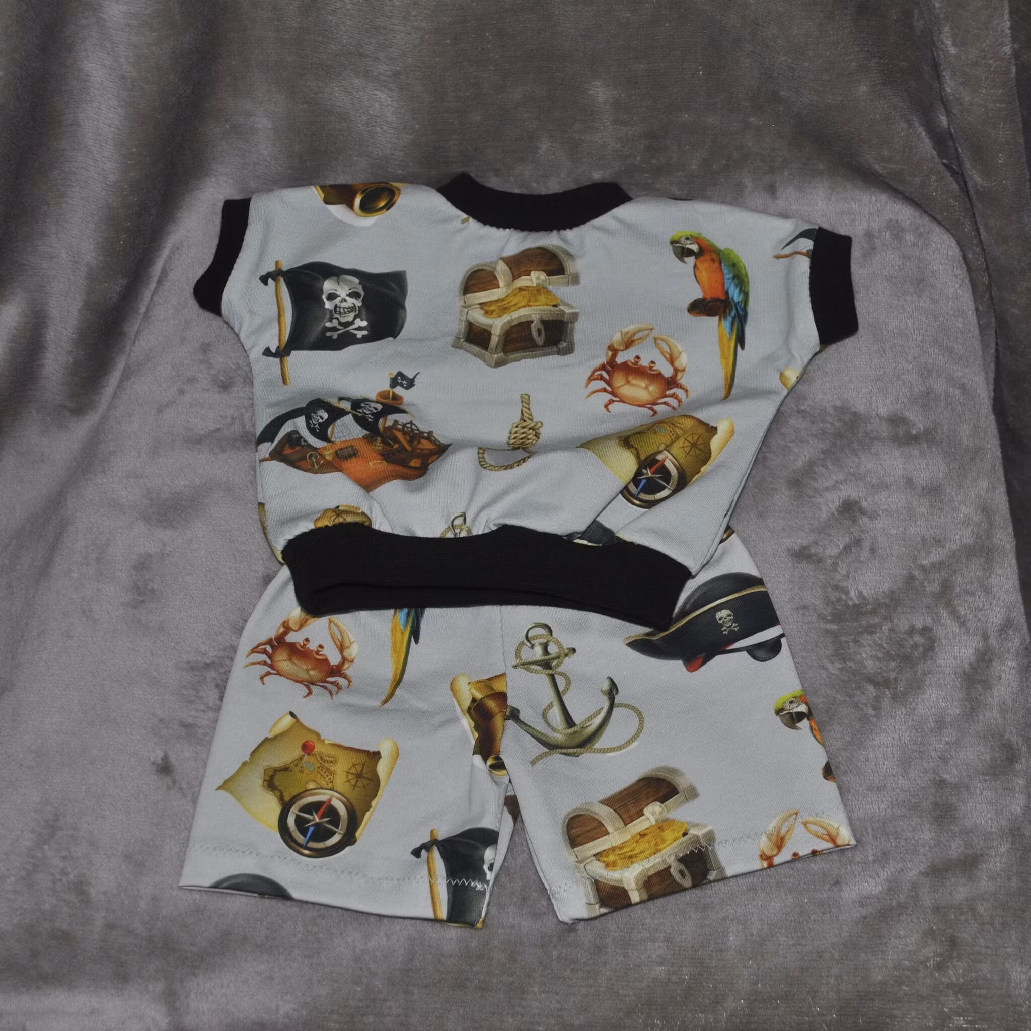 Dock - T-shirt med shorts m pirater stl 44-45 cm