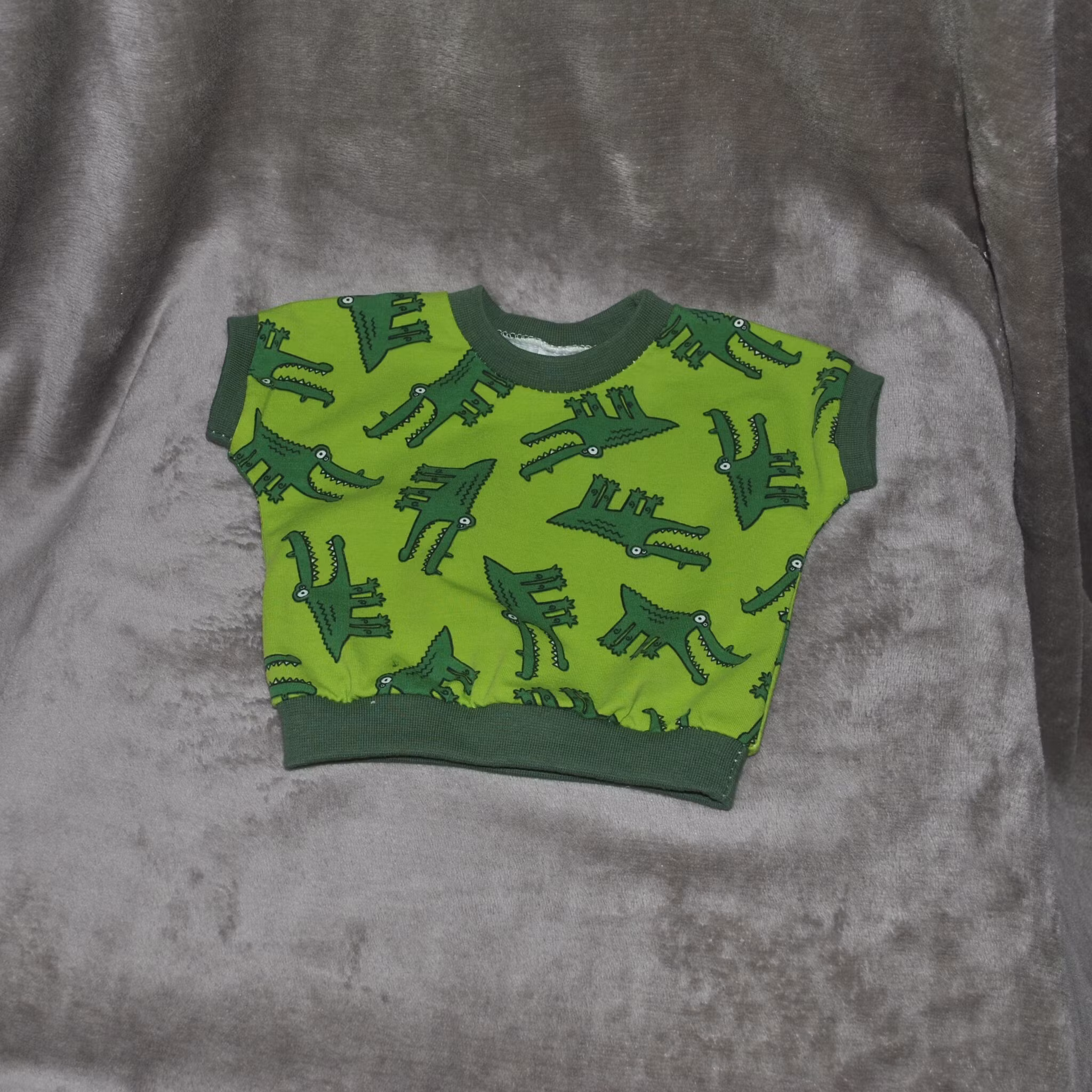 Dock - Tröja / T-shirt m krokodiler stl 44-45 cm