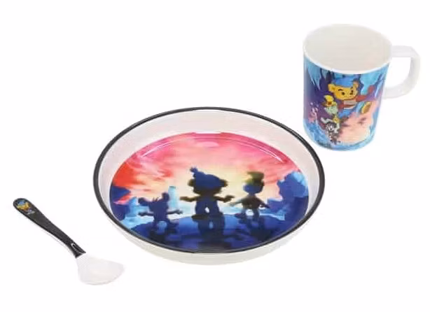 Barnservis med Bamse och Vulkanön i 100% melamin. Mugg med handtag, sked och tallrik.