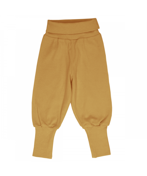 Ribbad pants med muddar i ben och midja. Senapsgula från Meyadey.
