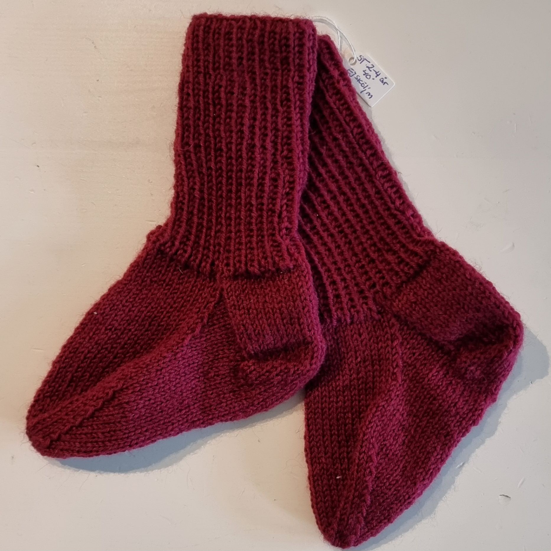 Hemstickade sockor barn