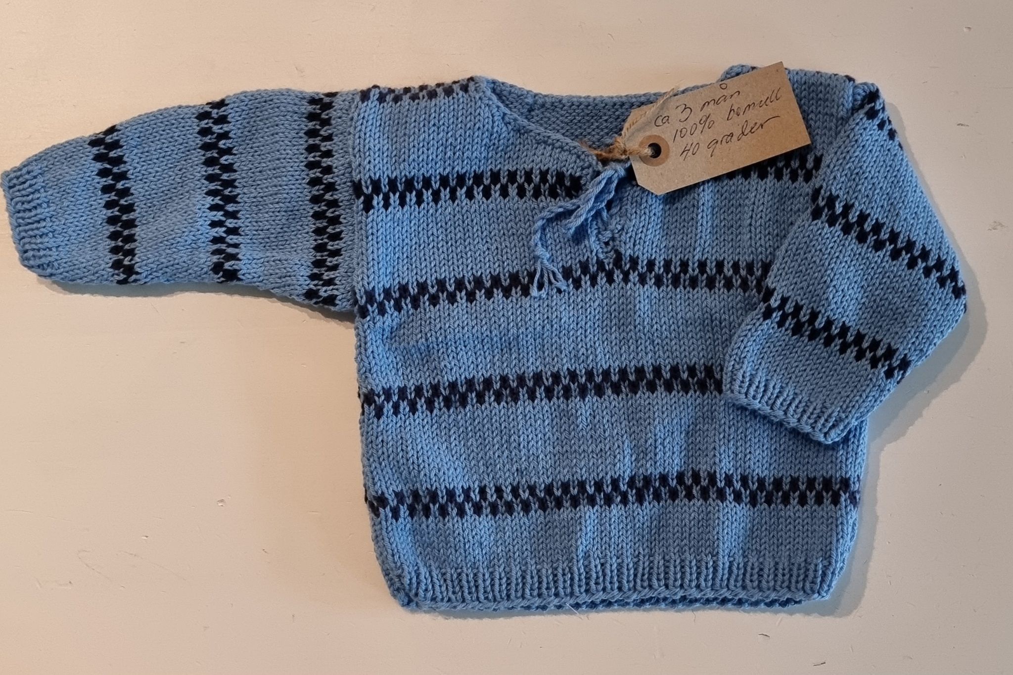 Hemstickad pippitröja