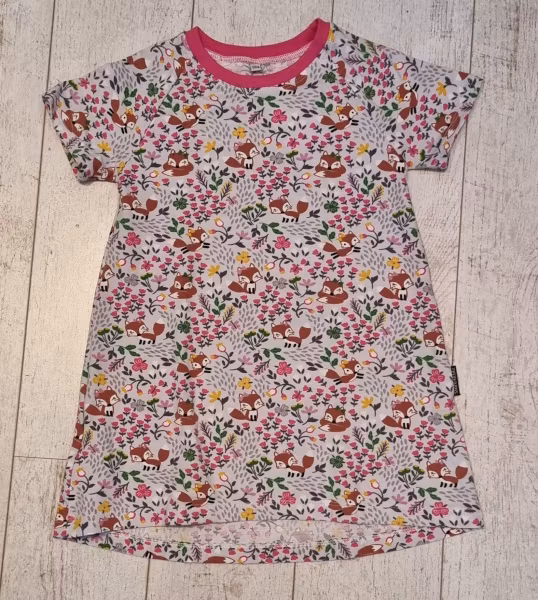 Store4kidz klänning storlek 104