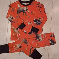 Store4kidz pyjamas storlek 140