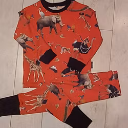 Store4kidz pyjamas storlek 140