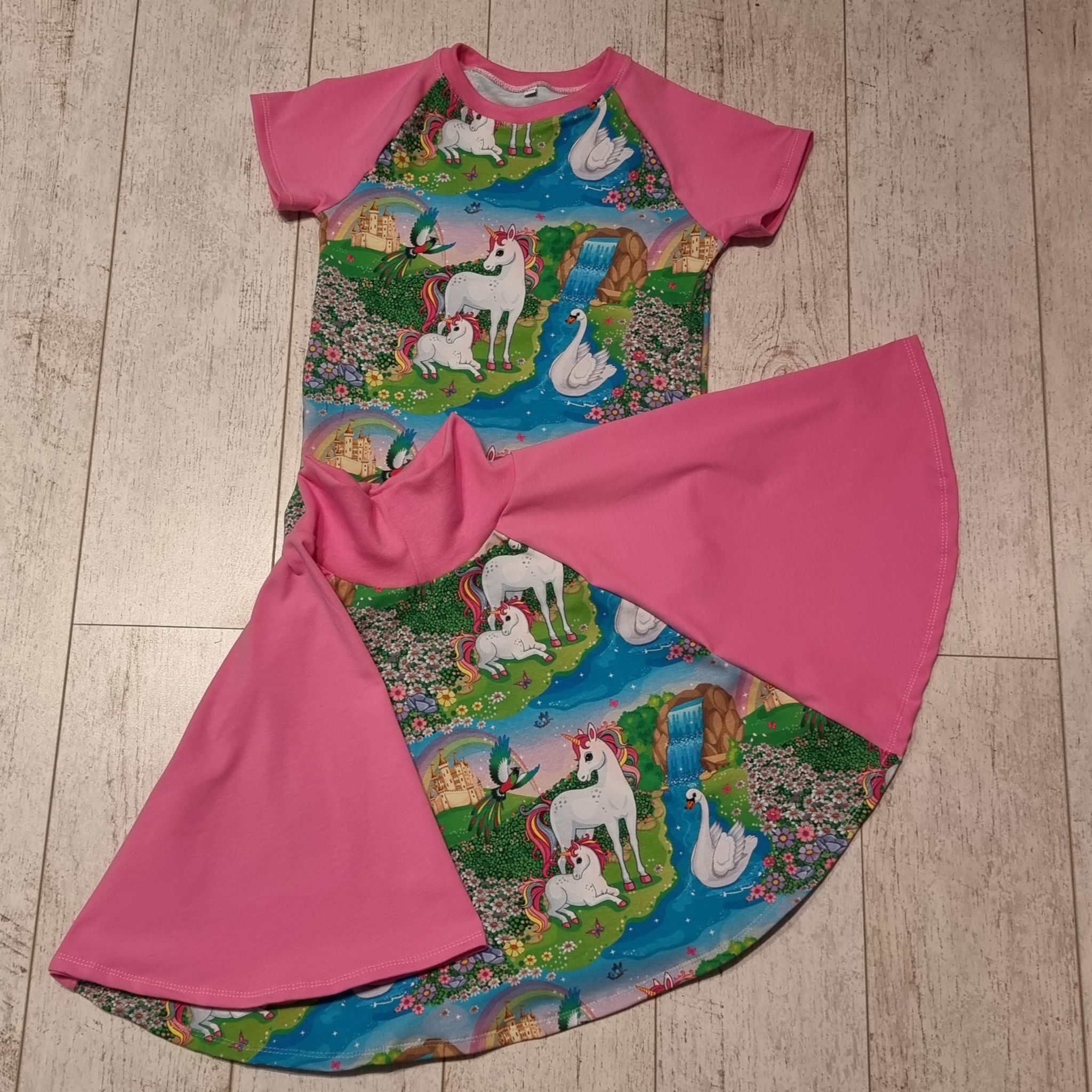 Store4kidz set med snurrkjol och t-shirt storlek 110