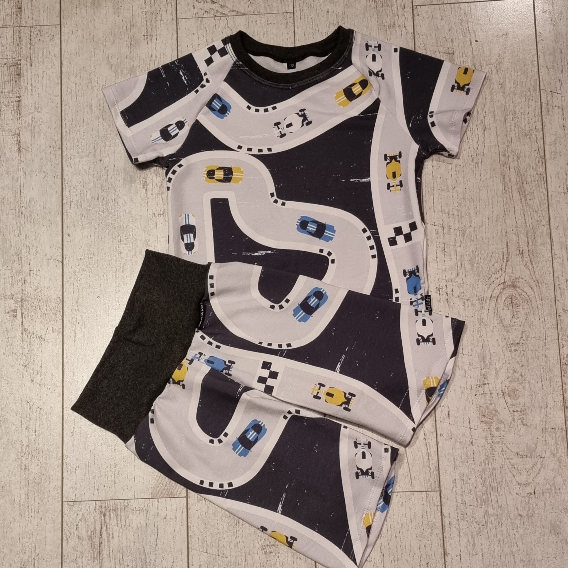 Store4kidz set med t-shirt och shorts storlek 110