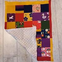 Lapptäcksfilt i trikå till baby