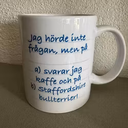 Mugg, Frågan – Staffordshire bullterrier