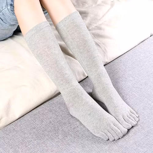 Grå knästrumpor (tåstrumpor)