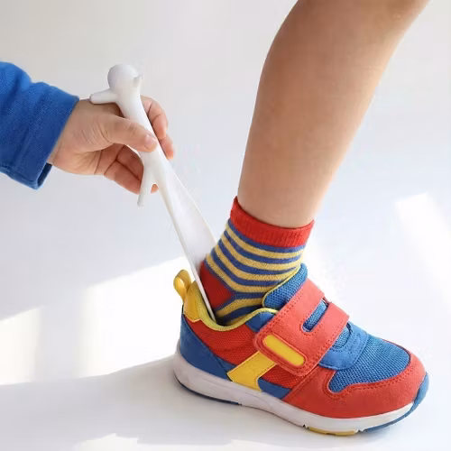 Design-kenkälusikka (orava-aihe)