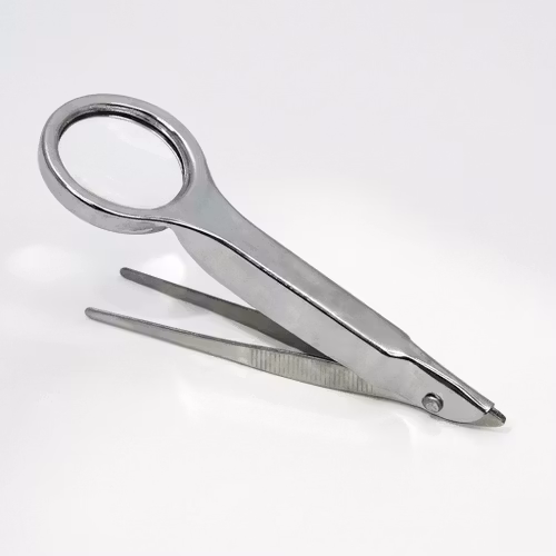 Tarkkuuspinsetit suurennuslasilla