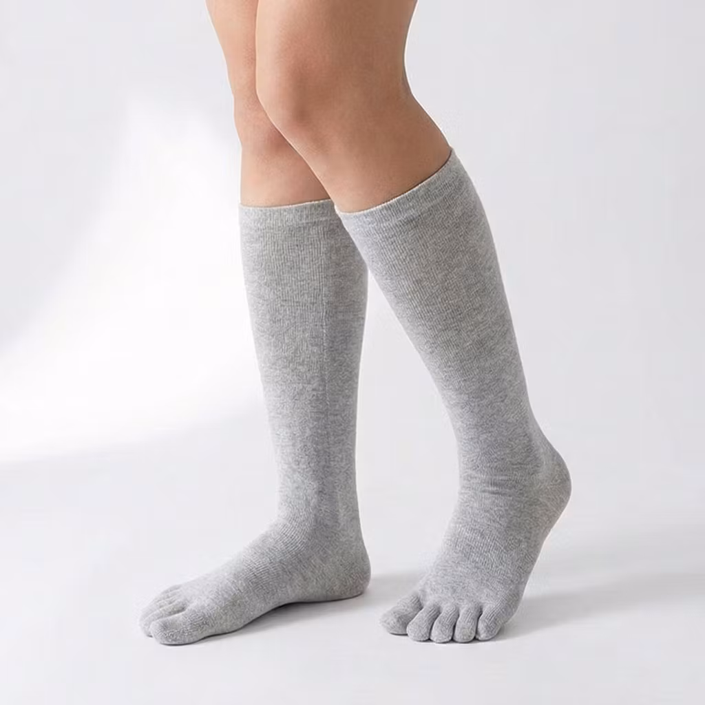 Harmaat polvimittaiset varvassukat