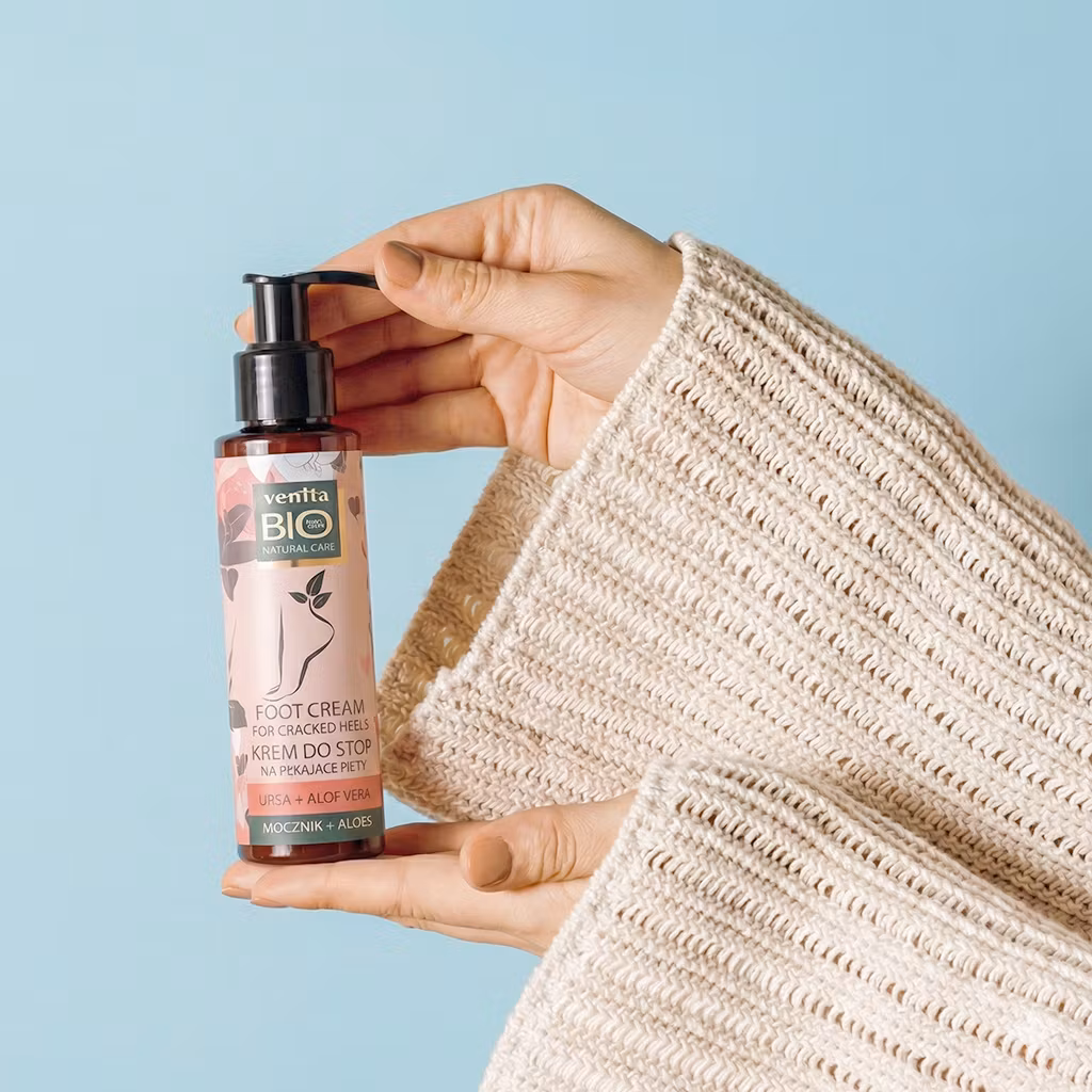 Jalkavoide halkeileville kantapäille