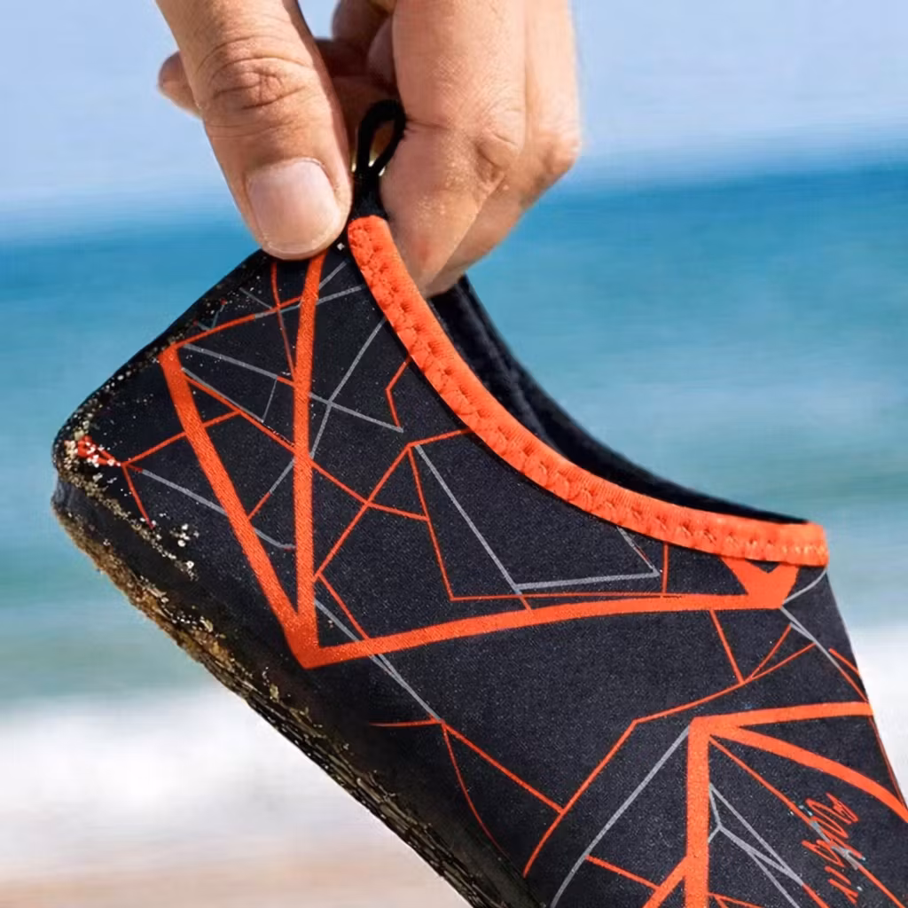 Uimakengät (mustat/punaiset)