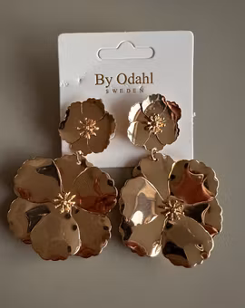 Dubbla örhängen blommor