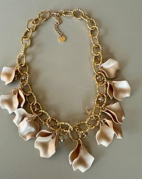 Halsband beige löv