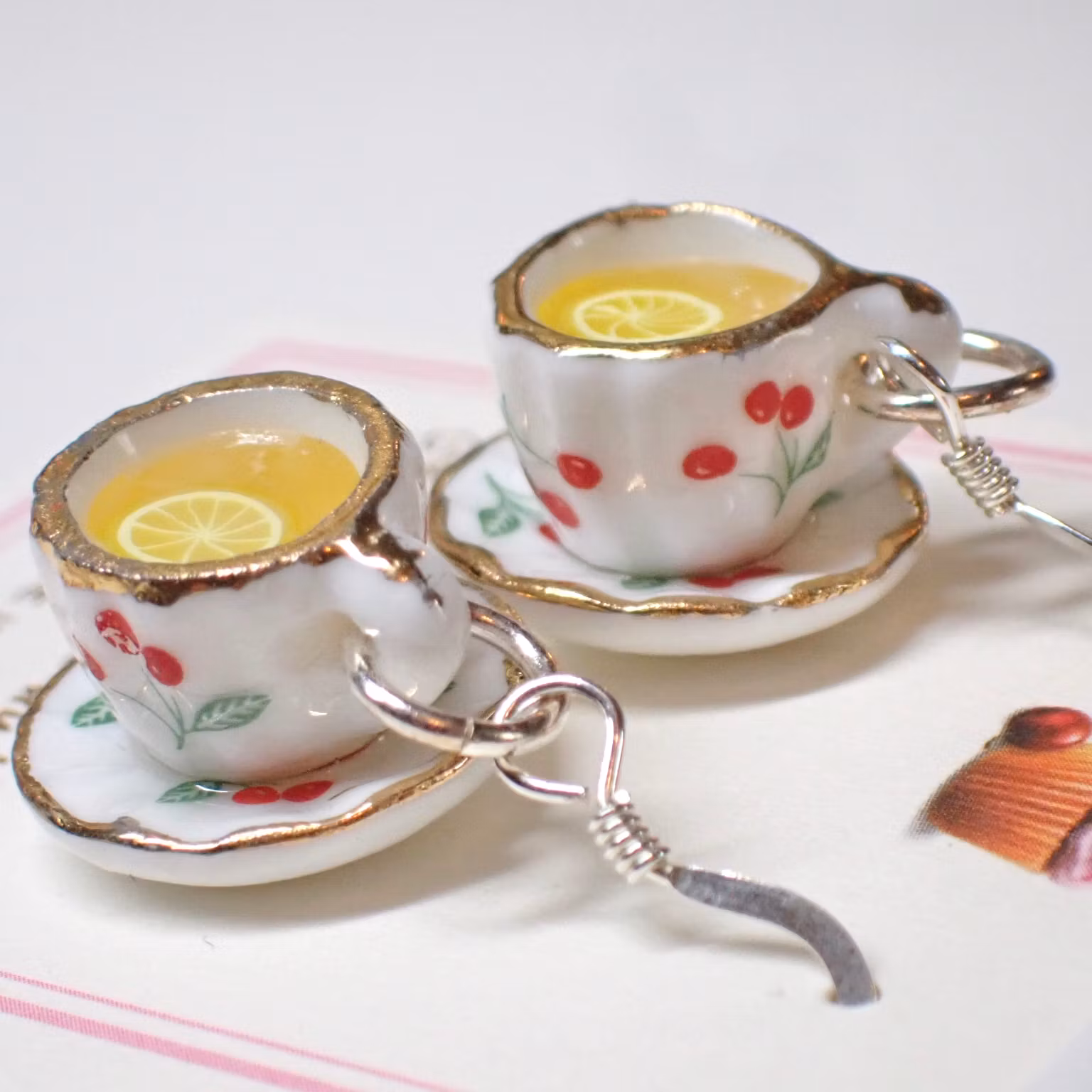 Tekoppar / Kaffekoppar med körsbär 1 par silver / guld