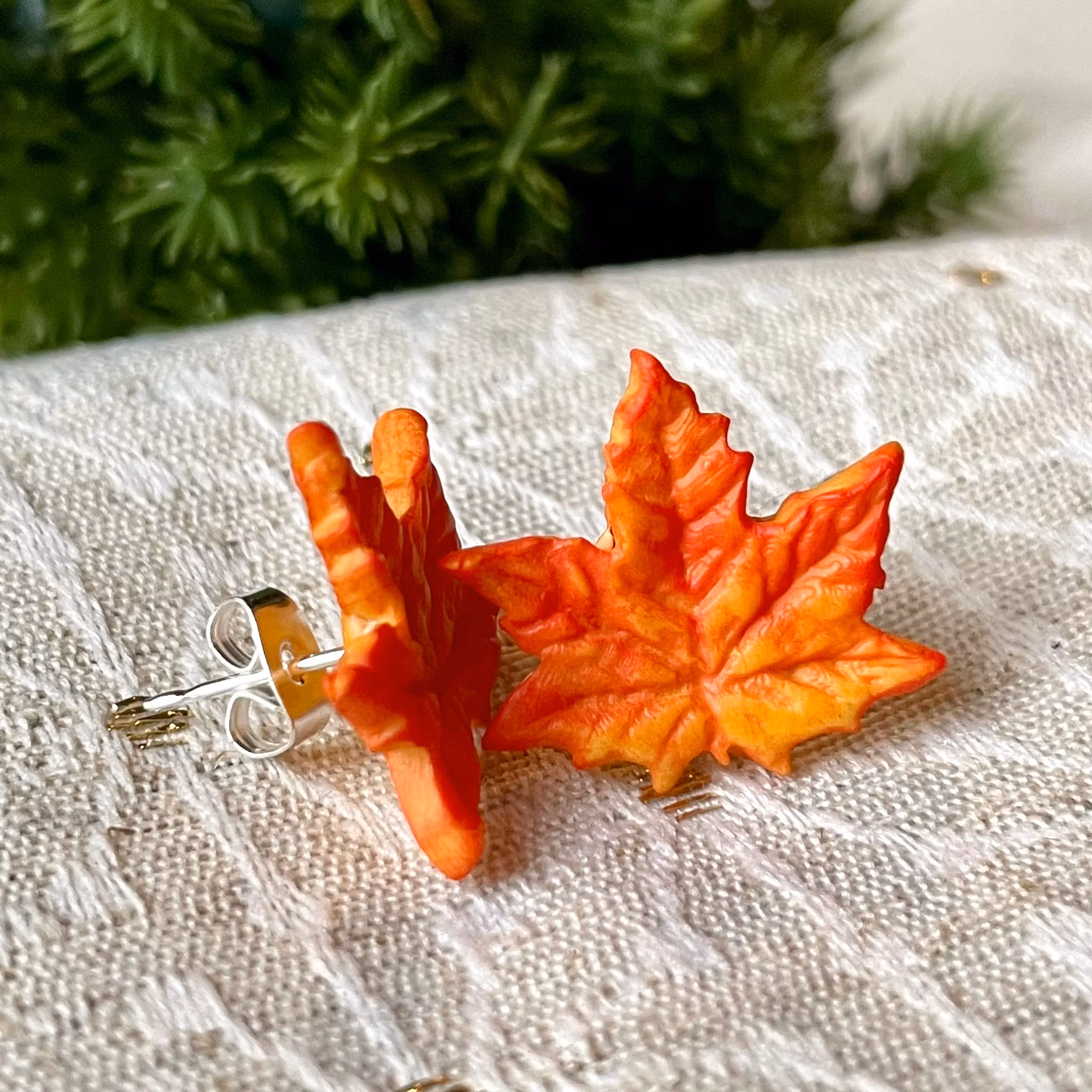 Höstlöv lönn örhängen stiftörhängen